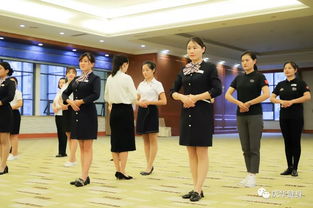 开展礼仪培训，提升服务品质 庆华健身在行动